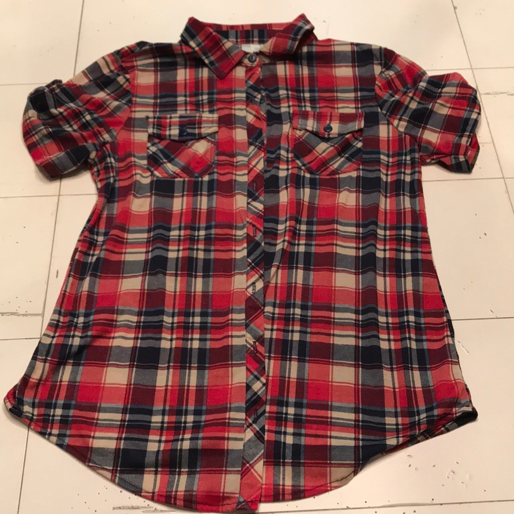 Shirt sleeve plaid top